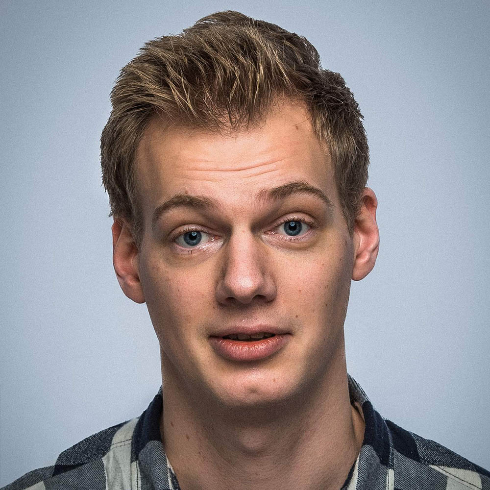 Jakob Hernar er en komiker fra Bergen som kan bookes til ditt firmaarrangement.