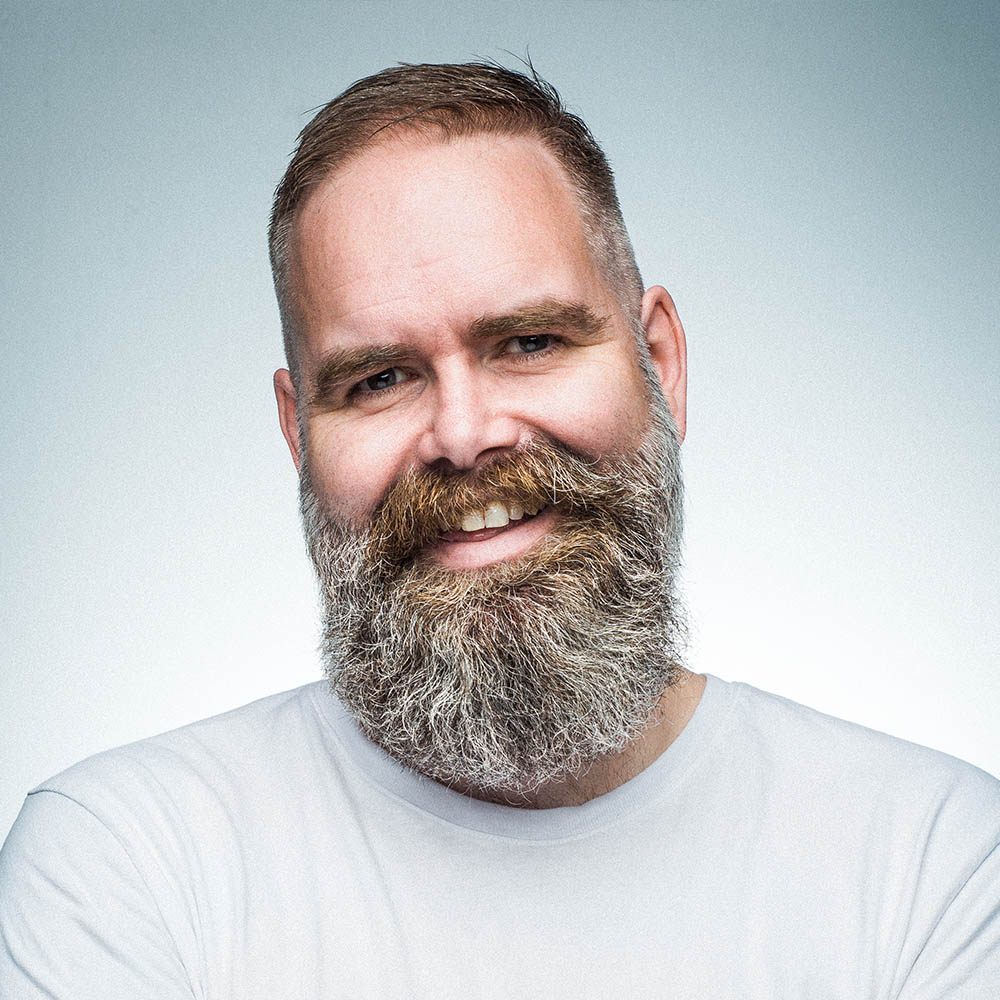 Pål Rønelv er en komiker du kan booke til firmafesten din