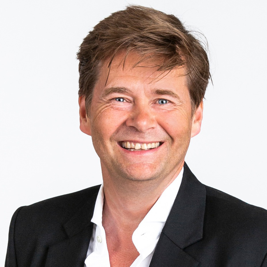 Her kan du booke komiker, foredragsholder og konferansier Roar Brekke.